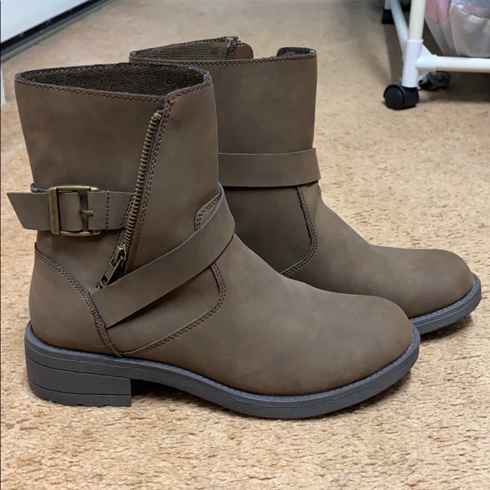 Short boots